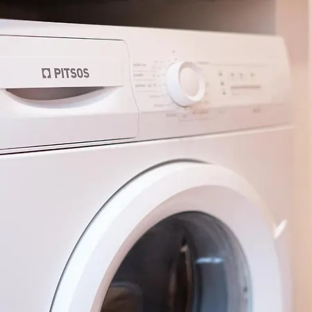 דירה Nadiona Red & Cream