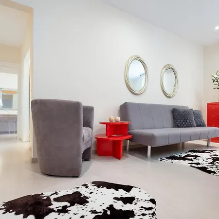 דירה Nadiona Red & Cream *