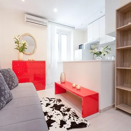 Nadiona Red & Cream Corfu (city)