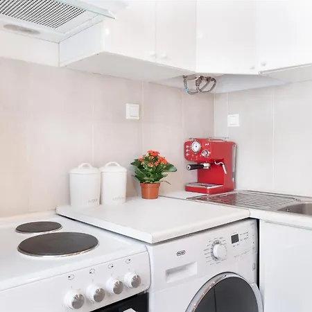 Nadiona Red & Cream דירה