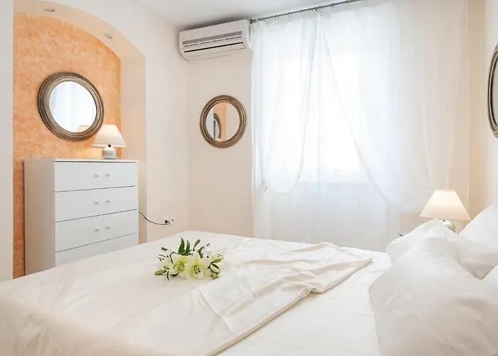 Nadiona Red & Cream * Corfu (city)