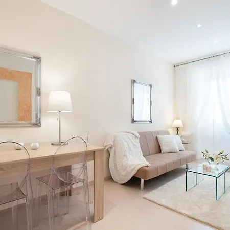 شقة Nadiona Red & Cream