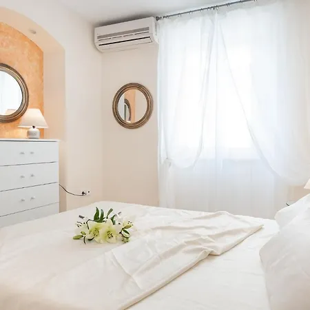 Nadiona Red&cream * Corfu (city)