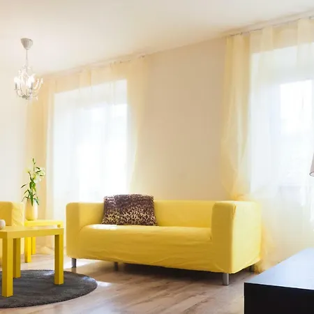 Apartment Nadiona Red & Cream *