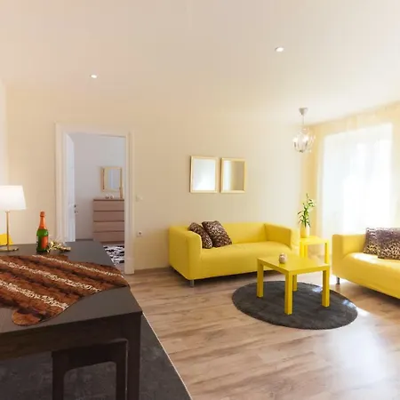 Nadiona Red & Cream Appartement *