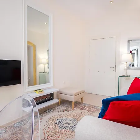 Apartment Nadiona Red & Cream *