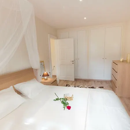 Nadiona Red & Cream Apartment Corfu (city)